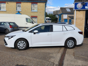 2022 Toyota Corolla 1.8 Vvt-H CVT Euro 6 (s/s) 5dr in White — image 3