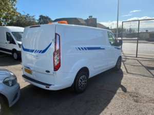 2017 Ford Transit Custom 2.0 Tdci 270 Trend Panel Van 5dr Diesel Manual L1 H1 (157 G/km, 128 Bhp) in White — image 3