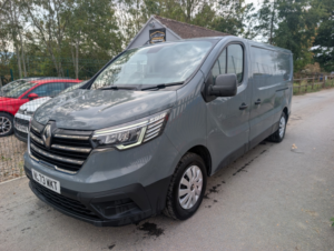 2023 Renault Trafic 2.0 Ll30 Blue Dci 150 Auto Edc Business+ Panel Van M in Grey — image 2