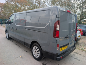 2023 Renault Trafic 2.0 Ll30 Blue Dci 150 Auto Edc Business+ Panel Van M in Grey — image 3