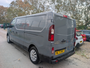 2023 Renault Trafic 2.0 Ll30 Blue Dci 150 Auto Edc Business+ Panel Van M in Grey — image 4