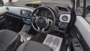 2014 Toyota Yaris 1.5 Vvt-H Trend CVT Euro 5 5dr in White — image 2