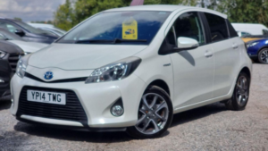 2014 Toyota Yaris 1.5 Vvt-H Trend CVT Euro 5 5dr in White — image 3