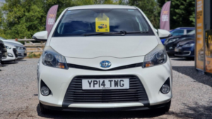 2014 Toyota Yaris 1.5 Vvt-H Trend CVT Euro 5 5dr in White — image 4