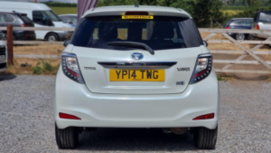 2014 Toyota Yaris 1.5 Vvt-H Trend CVT Euro 5 5dr in White — image 6