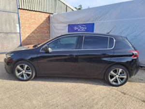2020 Peugeot 308 1.5 Bluehdi Allure in Black — image 2