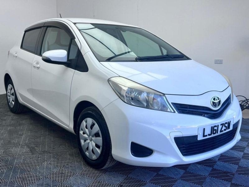 2011 Toyota Yaris 1.33 Dual Vvt-I Tr Multidrive S Euro 5 5dr in White — image 1