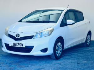 2011 Toyota Yaris 1.33 Dual Vvt-I Tr Multidrive S Euro 5 5dr in White — image 2