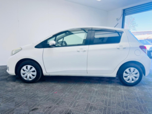 2011 Toyota Yaris 1.33 Dual Vvt-I Tr Multidrive S Euro 5 5dr in White — image 4