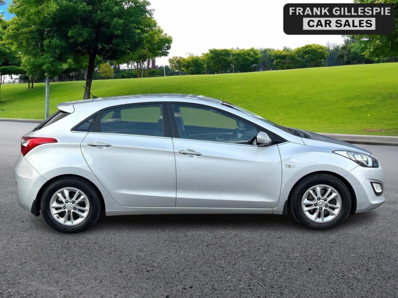 2015 Hyundai I30 1.6 Crdi Blue Drive Se Euro 6 (s/s) 5dr in Silver — image 1