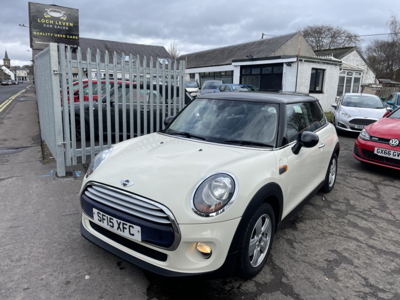 2015 MINI Hatch 1.5 Cooper 3-Door Hatch in White — image 1