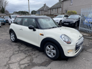 2015 MINI Hatch 1.5 Cooper 3-Door Hatch in White — image 2
