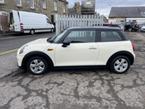 2015 MINI Hatch 1.5 Cooper 3-Door Hatch in White — image 3