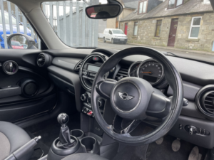 2015 MINI Hatch 1.5 Cooper 3-Door Hatch in White — image 5