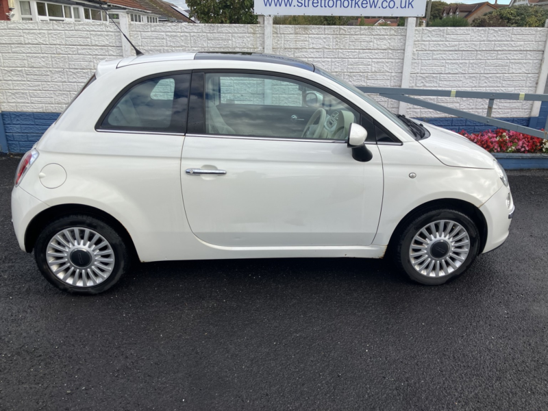 2009 Fiat 500 1.2 500 1.2 Lounge (start Stop) in White — image 1