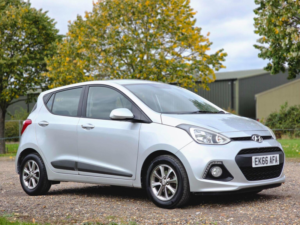 2016 Hyundai I10 1.2 Premium Auto Euro 6 5dr in Silver — image 2