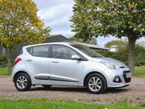 2016 Hyundai I10 1.2 Premium Auto Euro 6 5dr in Silver — image 3