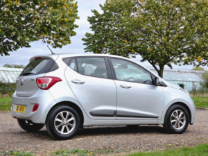 2016 Hyundai I10 1.2 Premium Auto Euro 6 5dr in Silver — image 6