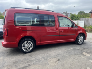 2019 Volkswagen Caddy Maxi in Red — image 4