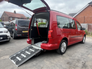 2019 Volkswagen Caddy Maxi in Red — image 6