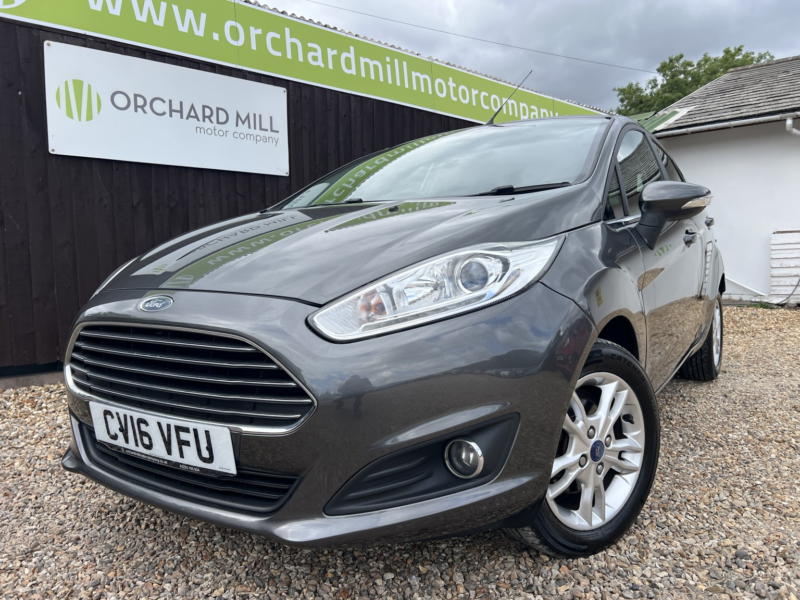 2016 Ford Fiesta 1.3 Zetec in Grey — image 1