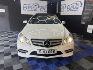 2013 Mercedes-Benz E Class 2.1 E220 Cdi Blueefficiency Sport in White — image 4