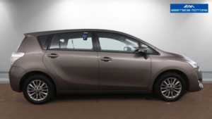 2017 Toyota Verso 1.6 V-Matic Icon Euro 6 5dr (7 Seat) in Bronze — image 6