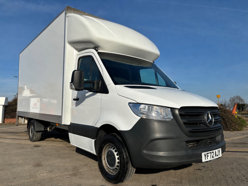 2022 Mercedes-Benz Sprinter 2.0 317 Cdi Progressive in White — image 1