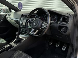 2016 Volkswagen Golf 2.0 Tdi Bluemotion Tech Gtd in Grey — image 5