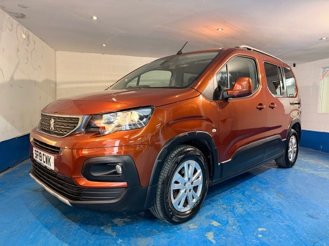 2019 Peugeot Rifter 1.5 Bluehdi Allure in Bronze — image 1