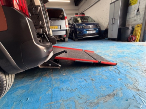 2019 Peugeot Rifter 1.5 Bluehdi Allure in Bronze — image 6