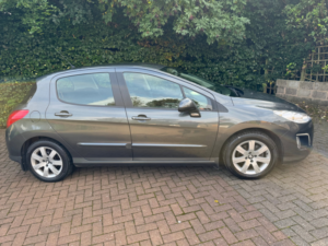 2012 Peugeot 308 1.6 Hdi Active Hatchback 5dr Diesel Manual Euro 5 (92 Ps) in Grey — image 3