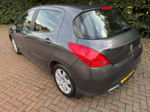 2012 Peugeot 308 1.6 Hdi Active Hatchback 5dr Diesel Manual Euro 5 (92 Ps) in Grey — image 6
