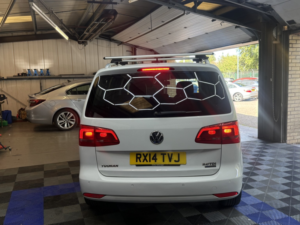 2014 Volkswagen Touran 2.0 Tdi Bluemotion Tech Sport in White — image 5