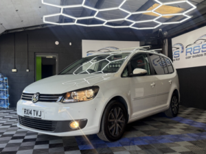 2014 Volkswagen Touran 2.0 Tdi Bluemotion Tech Sport in White — image 6
