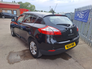 2014 Renault Megane 1.5 Dynamique Tomtom Energy Dci 110 Stop & Start in Black — image 3