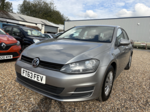 2013 Volkswagen Golf 1.6 Tdi Bluemotion Tech S in Silver — image 5
