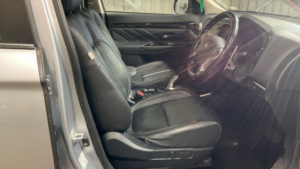 2017 Mitsubishi Outlander 2.0h 12kwh 4h CVT 4WD Euro 6 (s/s) 5dr in Silver — image 3