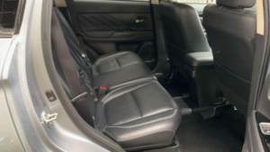 2017 Mitsubishi Outlander 2.0h 12kwh 4h CVT 4WD Euro 6 (s/s) 5dr in Silver — image 6