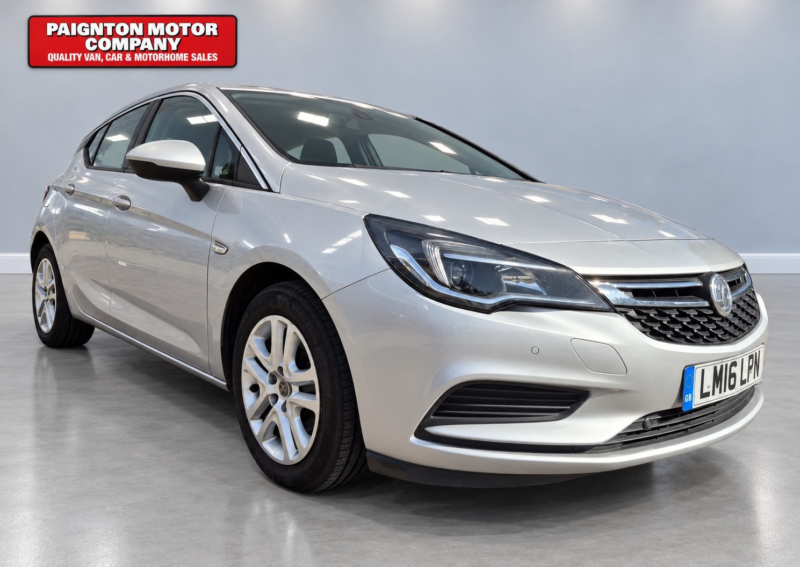 2016 Vauxhall Astra 1.4 I Design in Silver — image 1