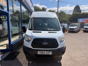 2015 Ford Transit 2.2 Tdci 460 Minibus 5dr Diesel Manual L4 H3 17 Seats 123 Bhp in White — image 2