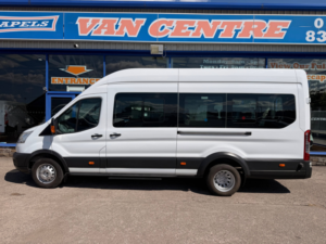 2015 Ford Transit 2.2 Tdci 460 Minibus 5dr Diesel Manual L4 H3 17 Seats 123 Bhp in White — image 3