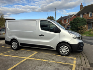 2020 Renault Trafic 2.0 Dci Sl28 Business+ Energy Turbo Diesel Panel Van - Full Service History - 67000 Miles - 1 Owner in Silver — image 2