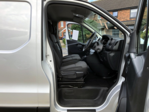 2020 Renault Trafic 2.0 Dci Sl28 Business+ Energy Turbo Diesel Panel Van - Full Service History - 67000 Miles - 1 Owner in Silver — image 3