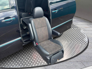 2019 Toyota Estima 2.4 Hybrid Auto Premium Edition in Black — image 3