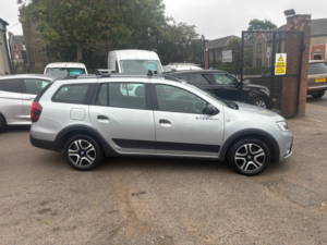 2020 Dacia Logan Mcv Stepway 0.9 Tce Se Twenty Estate 5dr Petrol Manual Euro 6 (s/s) (90 Ps) in Grey — image 2
