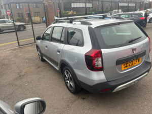 2020 Dacia Logan Mcv Stepway 0.9 Tce Se Twenty Estate 5dr Petrol Manual Euro 6 (s/s) (90 Ps) in Grey — image 6