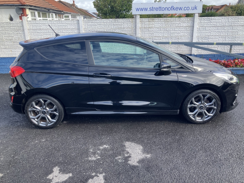 2018 Ford Fiesta 1.0 T Ecoboost St-Line in Black — image 1