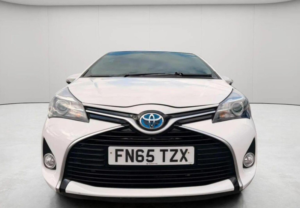 2015 Toyota Yaris 1.5 Vvt-H Icon E-CVT Euro 6 5dr in White — image 3
