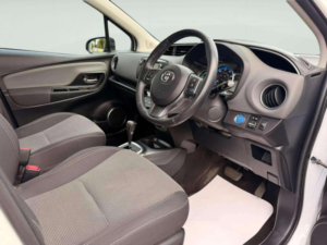 2015 Toyota Yaris 1.5 Vvt-H Icon E-CVT Euro 6 5dr in White — image 4